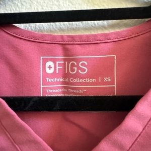 Figs XS scrub top in Quartz - so cute!